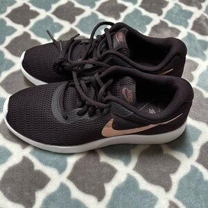 Women’s Nike shoes